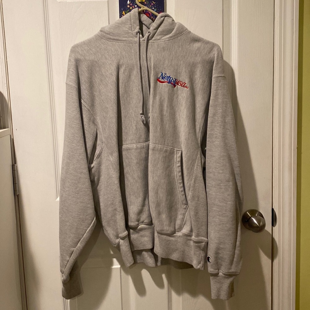 grey sweatshirt